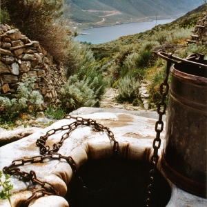 pozzo ad amorgos_buco_secchio.jpg